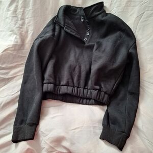 Cropped Black Sweatshirt